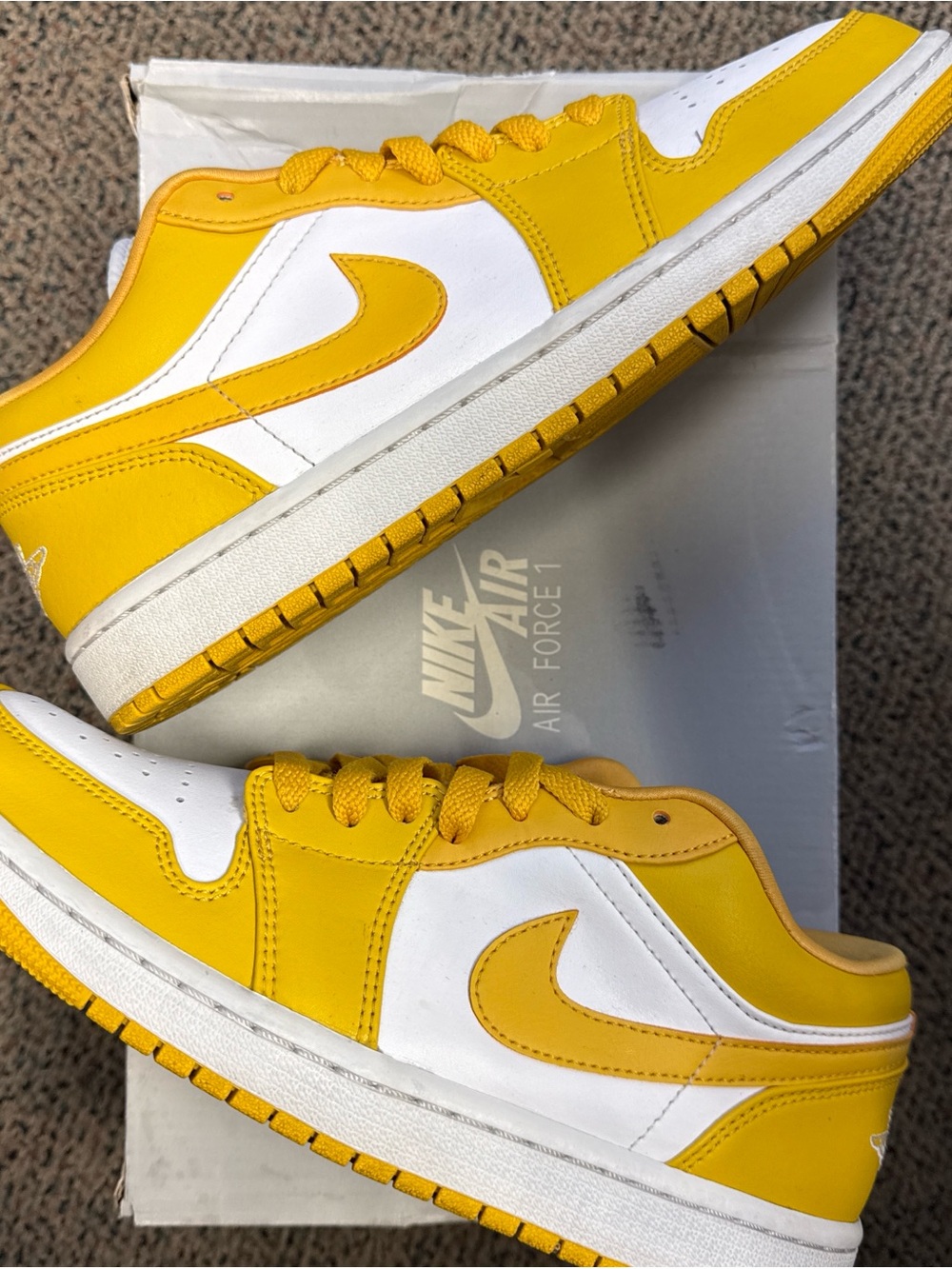 Jordan 1 Low Pollen - Top Sneakers Yellow White
